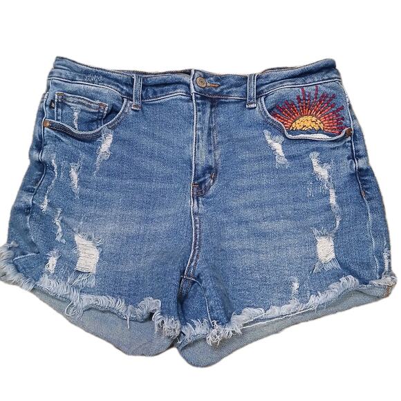 Judy Blue Pants - Judy Blue Embroidered Sun Distressed Size Medium Jean Shorts 31"